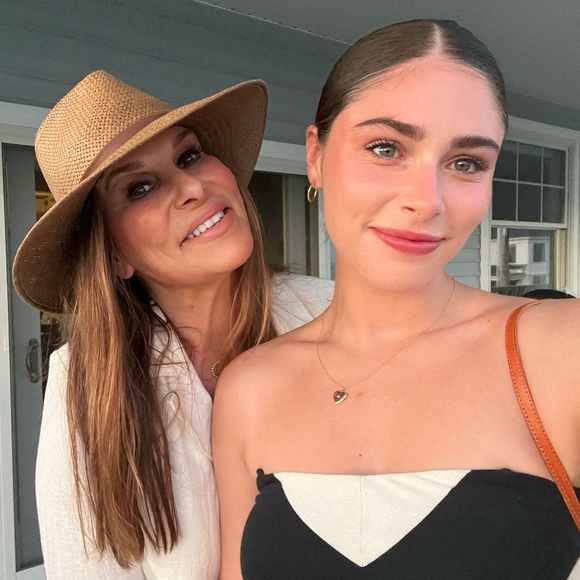 Meet your Posher, Kacey - Picture 1 of 1